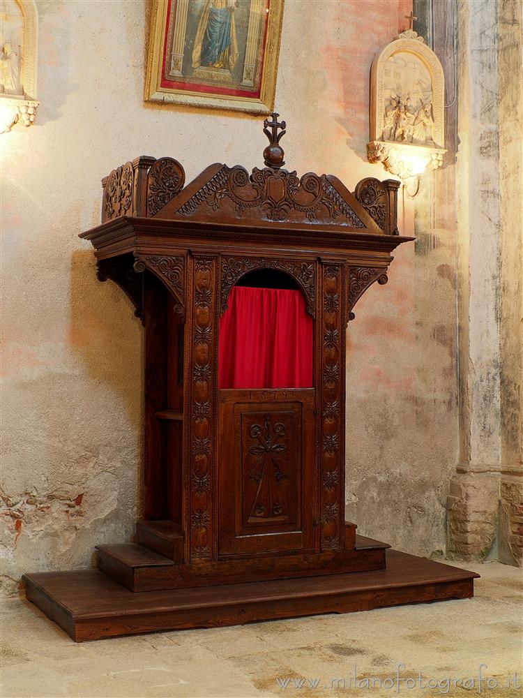 Mottalciata (Biella) - Confessionale barocco nella Chiesa di San Vincenzo